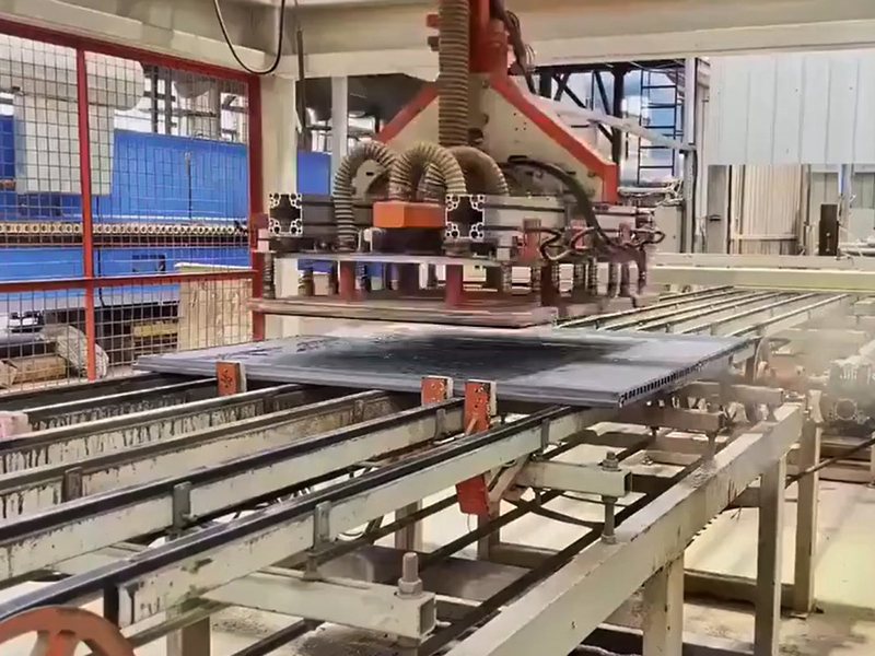 Ketao Construction Ceramics, Chine Ligne de production quotidienne de panneaux muraux frittés de 4 000 m2