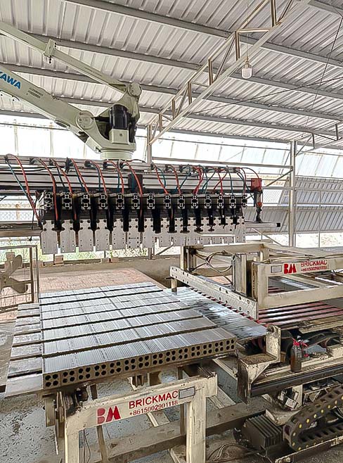 Auto unloading/Programming /Palletizing/Strapping System