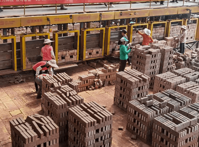 Semi-automated Brick Packing System