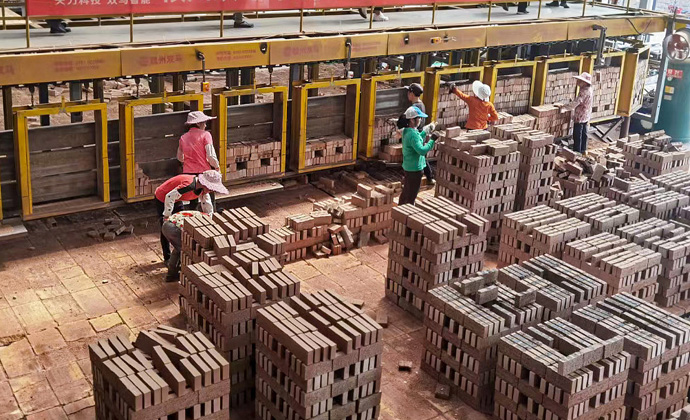 Semi-automated Brick Packing System
